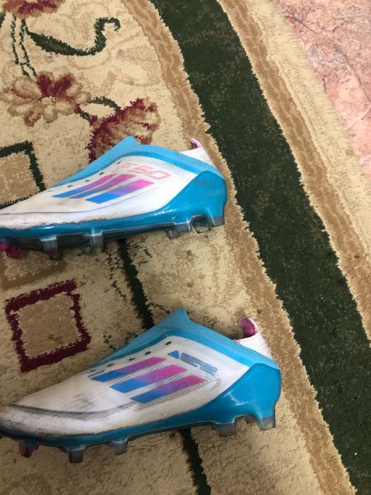 Продам кросовки по размером 37