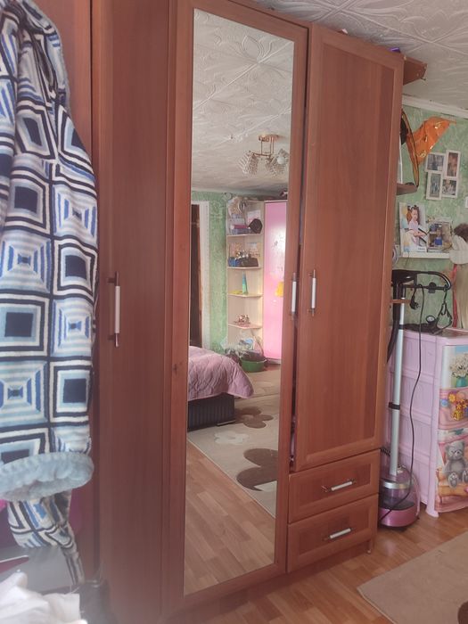 Шкаф угловой вместительный