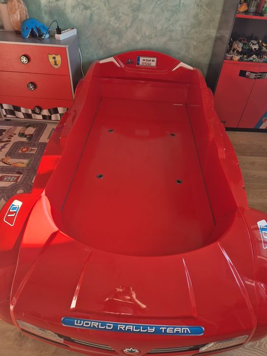 De vânzare pat formula 1. În preț este inclusa și salteaua.