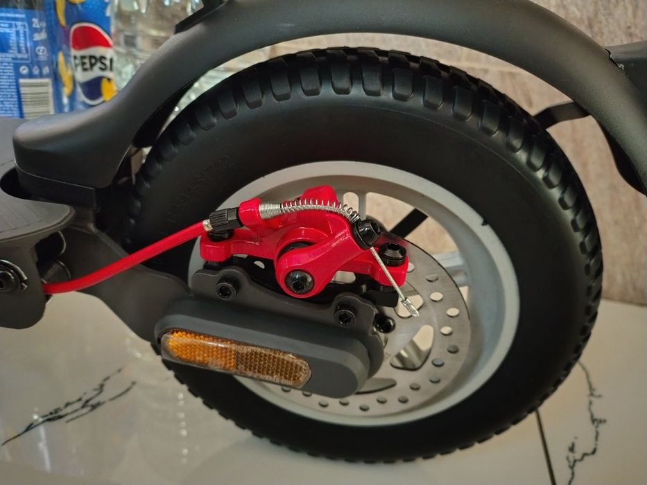 Se vinde  trotineta electrica v30 pro viteza maxima 25km/h , Noua.  0743905026. Se mai vinde și bicicleta electrica folosita o singură dată  preț 1500
