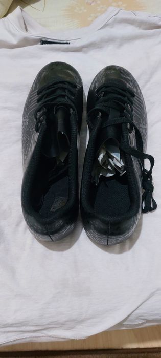 Футболни Бутонки