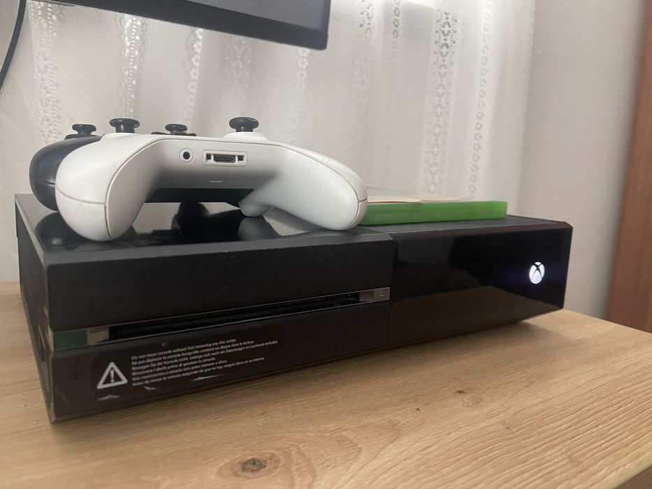 Xbox One – stare impecabilă + 2 controllere + joc Project CARS (500GB)