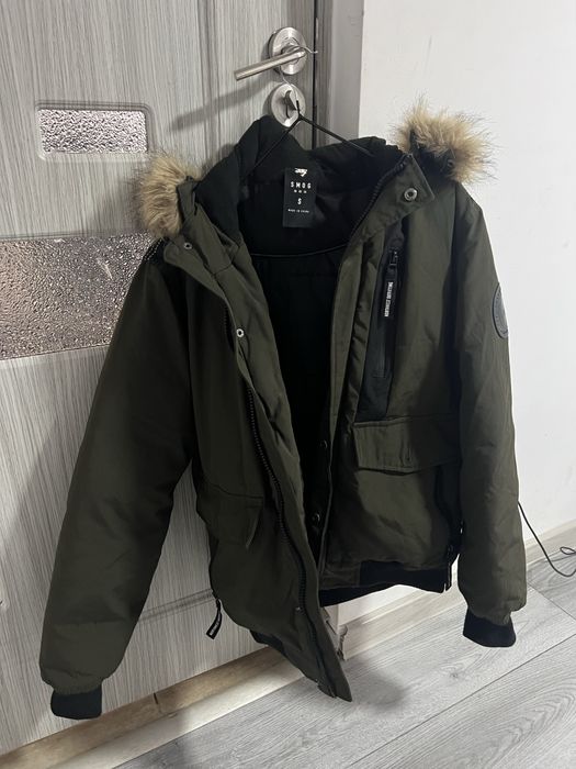 Vând geacă de bărbați,cu blană detașabilă.