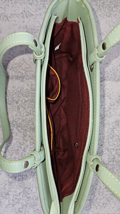 Стилна дамска чанта в цвят горчица с детайли в цвят мента