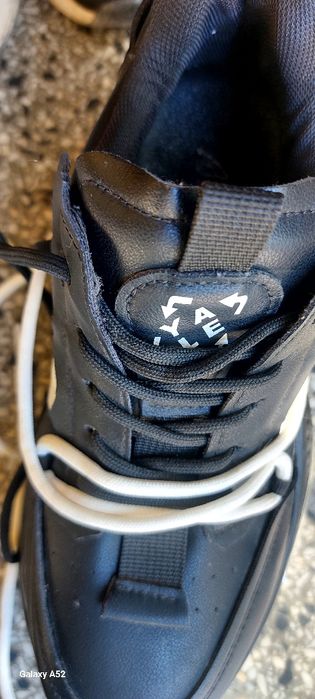 Тренд маратонки УAlE