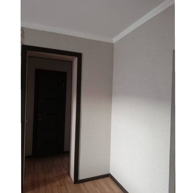 Поклейка обоев, галтели