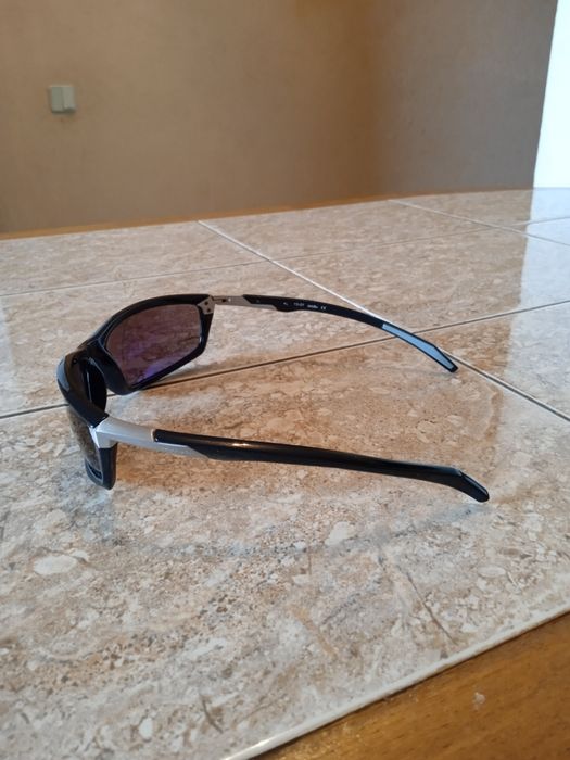 Очки солнцезащитные,антибликовые в спортивном стиле.