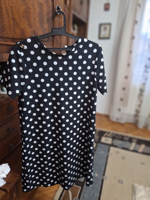 Rochie cu buline  mânecă scurța