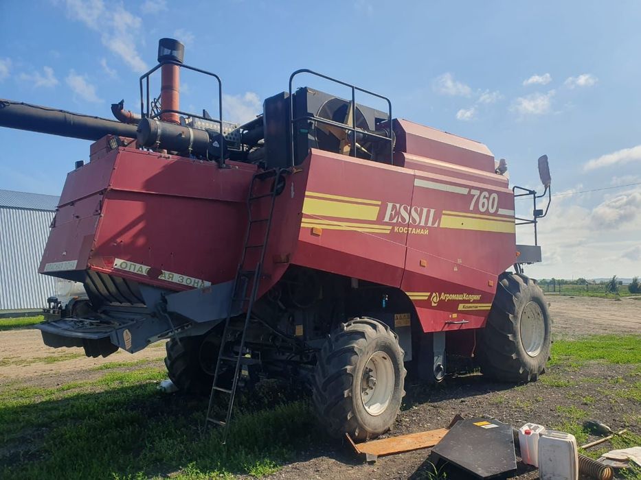 Зерноуборочный комбайн EssiL 760