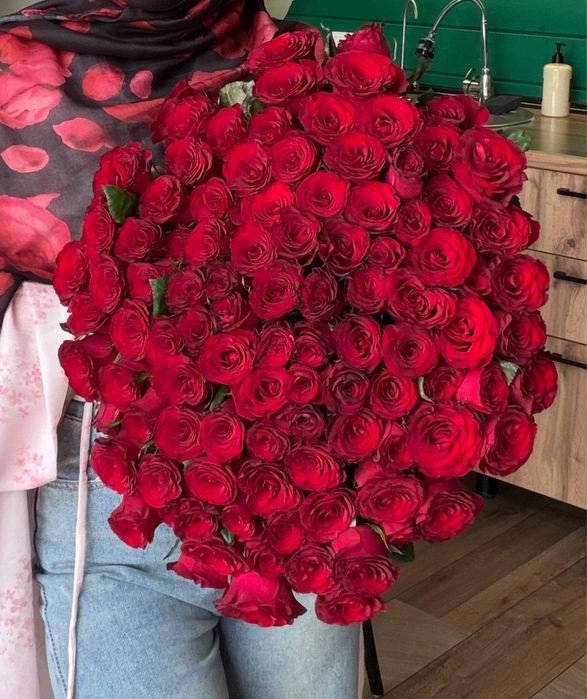101 роза букет свежий