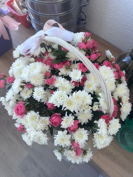 Продам цветы в корзине