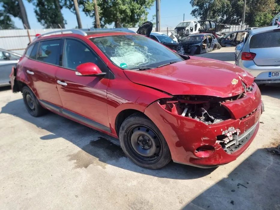 Dezmembrez Renault Megane 3, an 2010, motor 1.9 dci cutie de viteze manuala 6+1