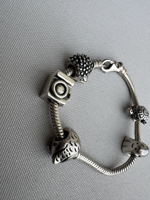 Bratara cu charmuri Pandora