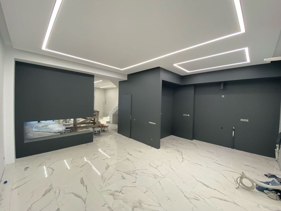 Echipa de meseriaşi  executa profesional finisaje interioare,