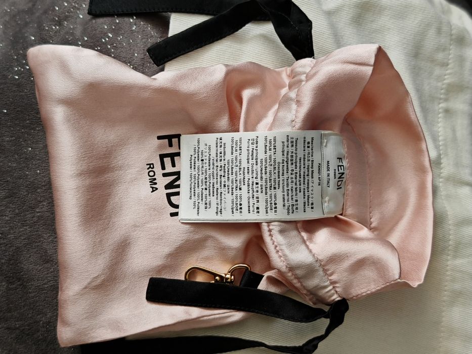 Копринена маска за сън Fendi