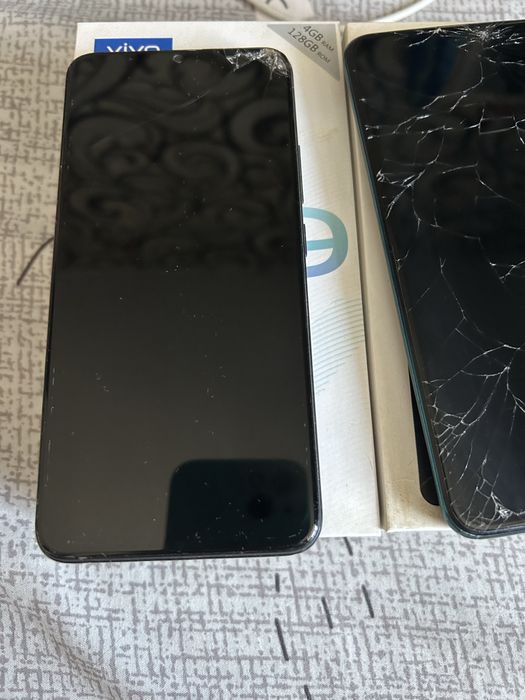 Продам два телефона