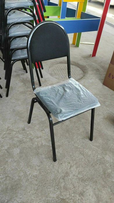 Стулья для посетителей и для активного зала