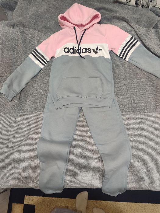 Костюм новый не одевали померли маленький оказался