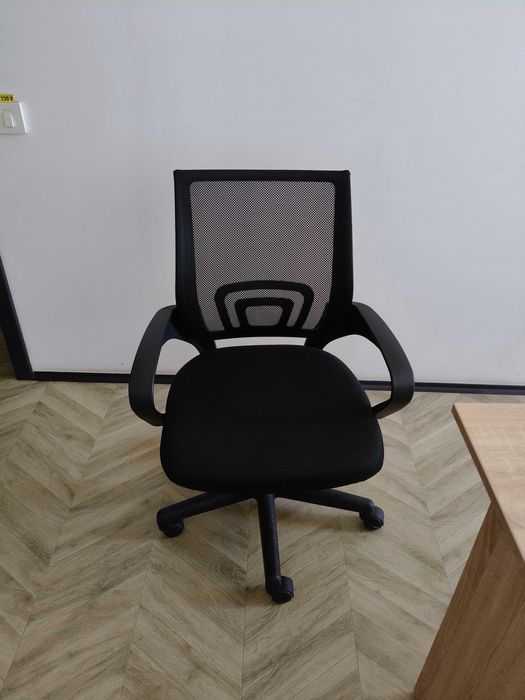 Mobilier complet birou – 7 birouri + 7 scaune + 2 dulapuri