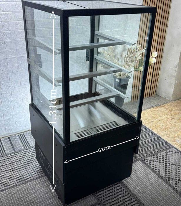 Кондитерская витрина