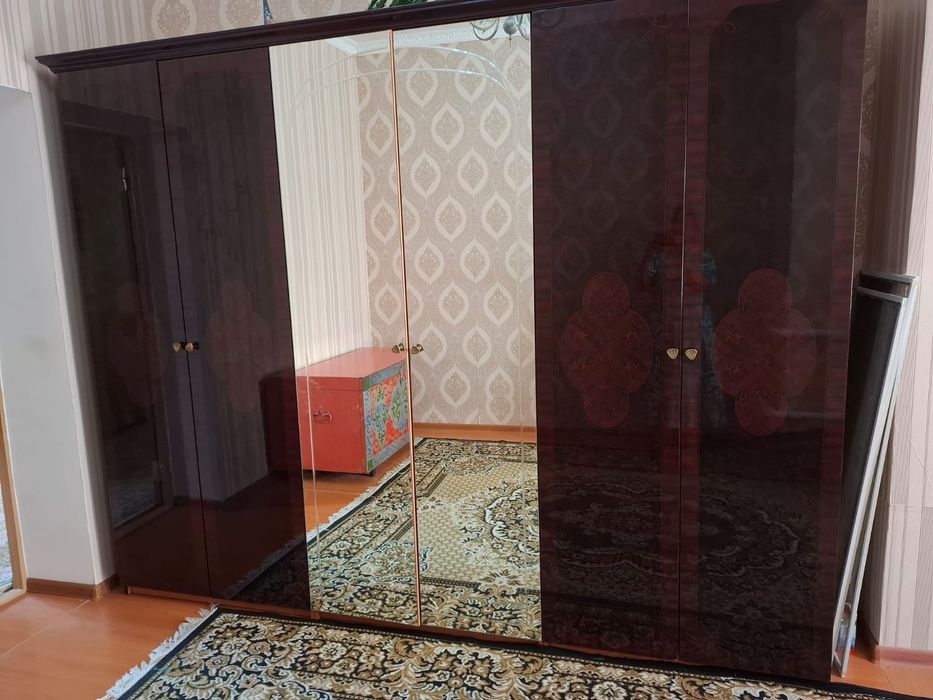 Продам большой  шкаф