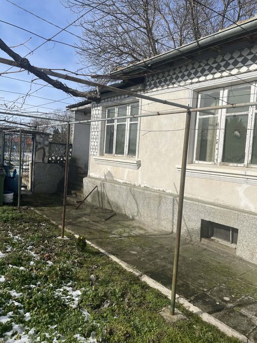 Собственик Продава къща с двор в село Млада Гвардия