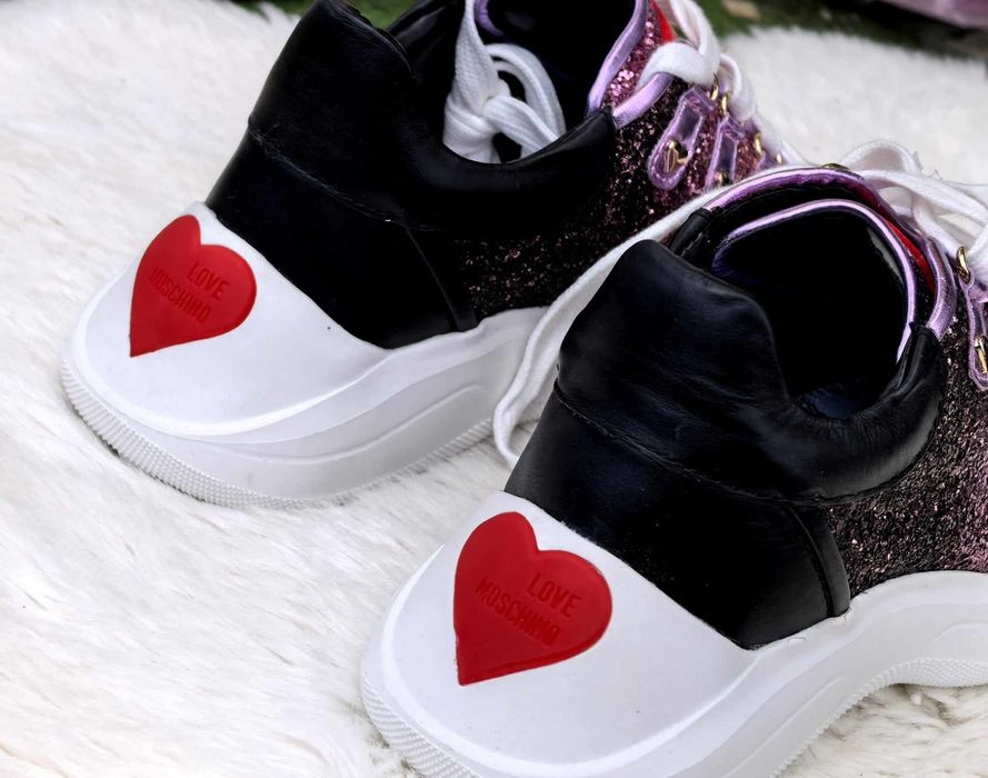 Love Moschino оригинални дамски сникърси нови 38 номер
