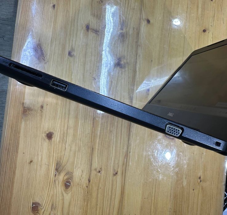 Компактный ноутбук Dell Vostro