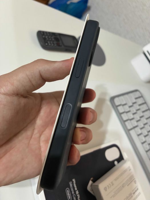 Оригинальный чехол Apple Silicone case iPhone 16 и iPhone 16 PLUS