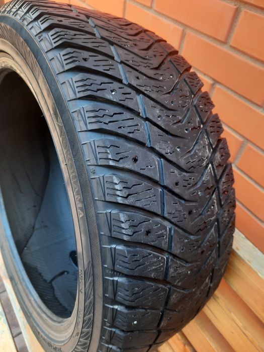 Продам шипованую резину