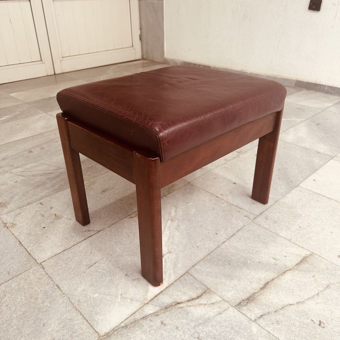 Датска винтидж табуретка с място за съхранение – естествена кожа