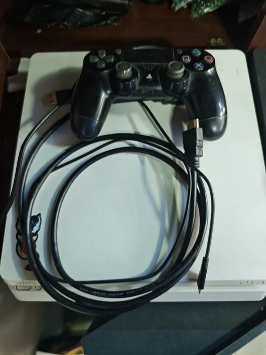 Ps4 Slim +maneta•Amanet Lazar Crangasi•
