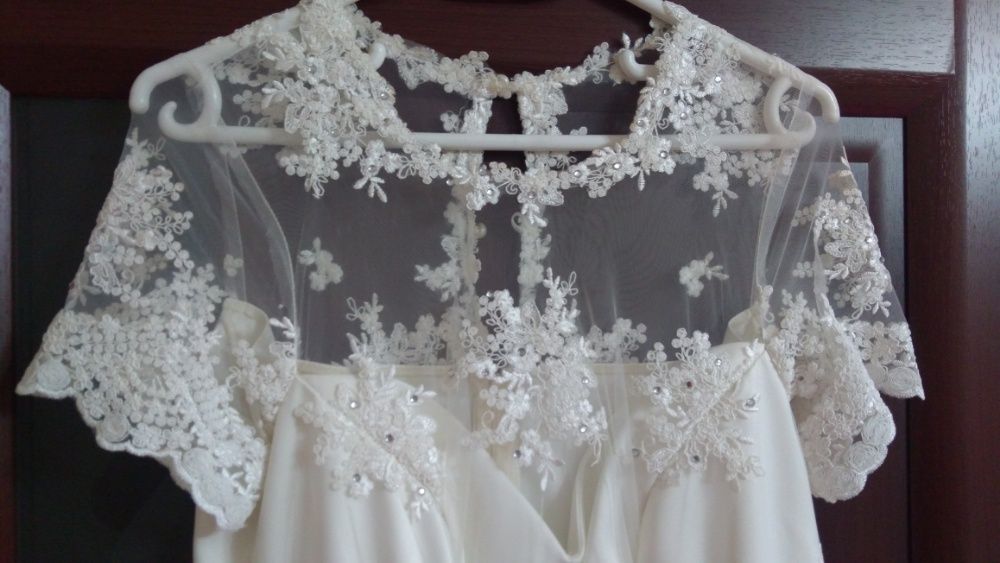 Rochie de mireasa din tafta ivory / ivoire foarte rafinata si eleganta