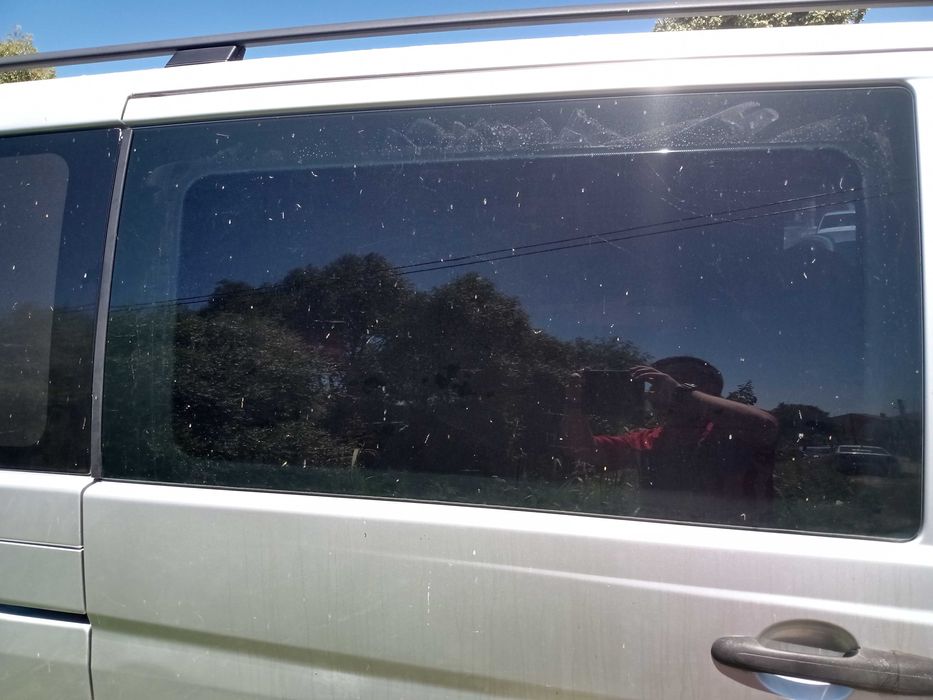 Затъмняване на автостъкла пране и пастиране на автомобили и фарове.