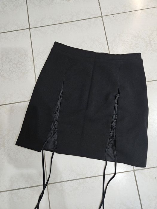 Fusta sexy cu crapaturi pe ambele picioare Tgh