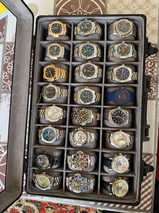 Чемадан часов по оптовой цене 24 шт