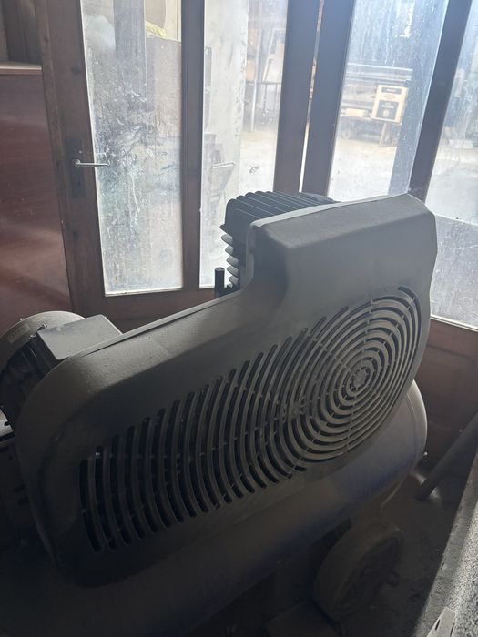 Compresor trifazic cu 5.5 cai 270 Lt