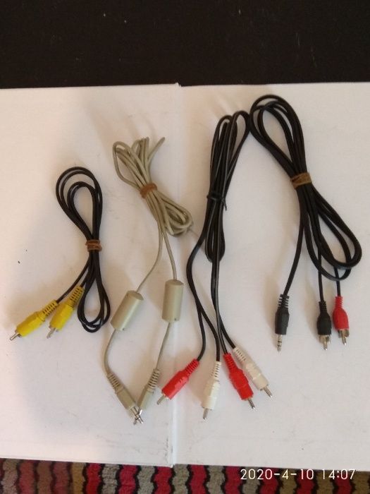 Кабели шнуры (hdmi-hdmi есть) кулера и разное.