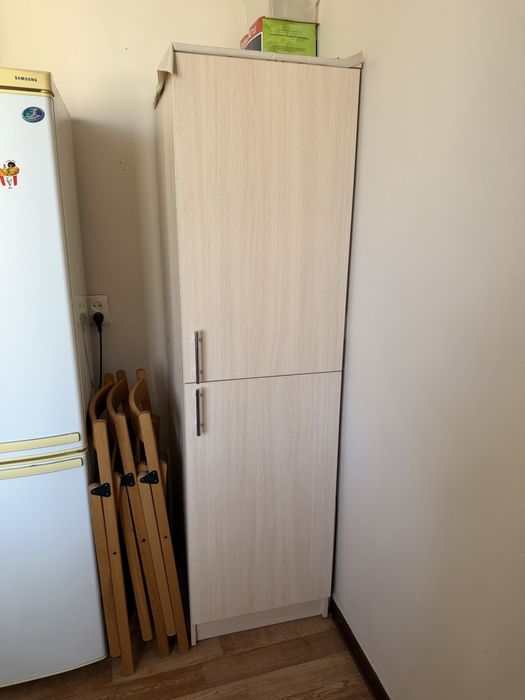 Шкаф с полками бежевого цвета