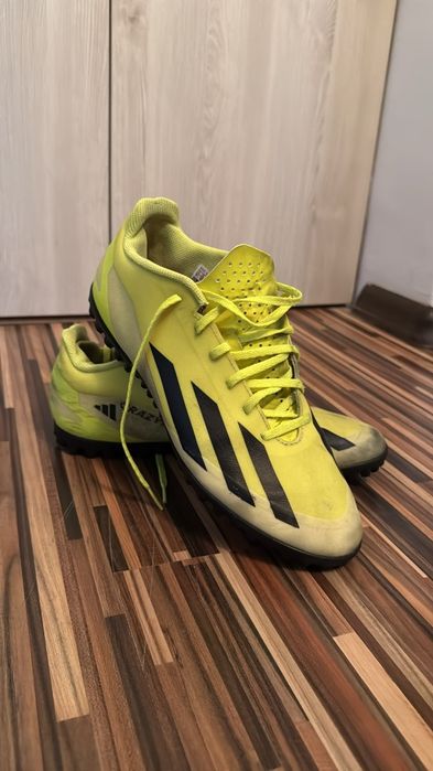 Vând adidași de fotbal