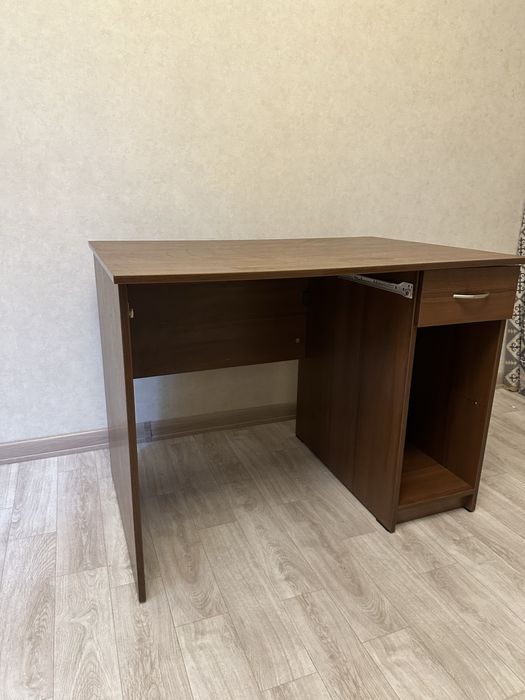 Продам компьютерный стол