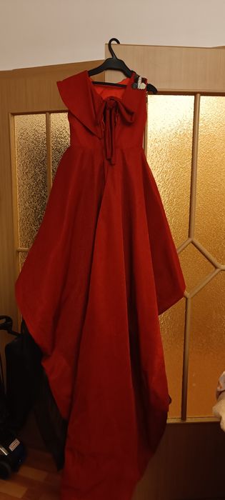 Платье на девочку 140 см новое