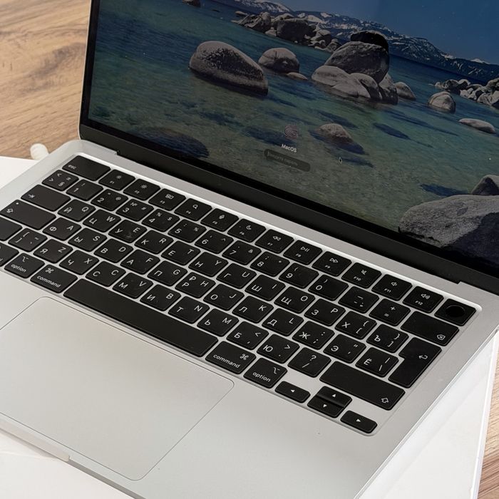 MacBook Air M4•16GB/256GB