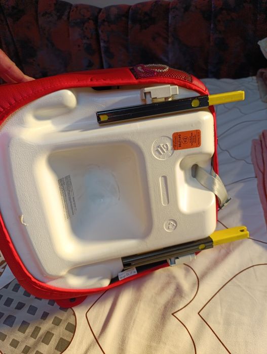 Vând înălțător auto Isofix