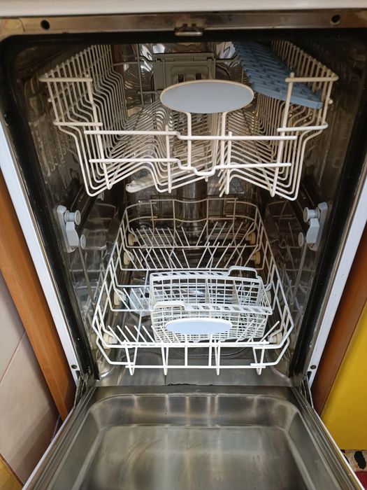 Посудомоечная машина б/у.