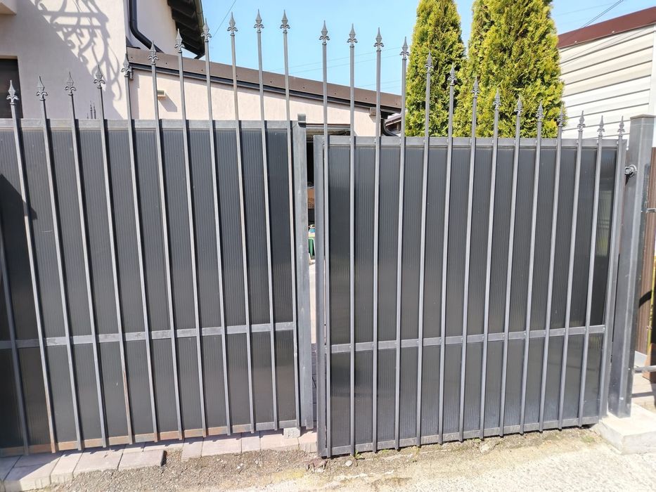 Vând poartă acces auto, 2x 1.70m(L)x1.60m(H)
Tel.0722916776