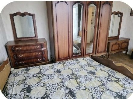 Давам четиристаен апартамент под наем до колхозен пазар