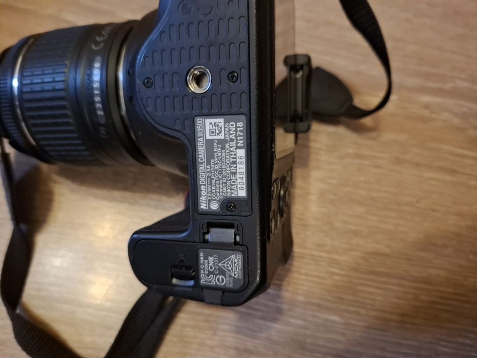 Aparat foto Nikon DSLR D3500 18-55 kit VR + acumulator + card