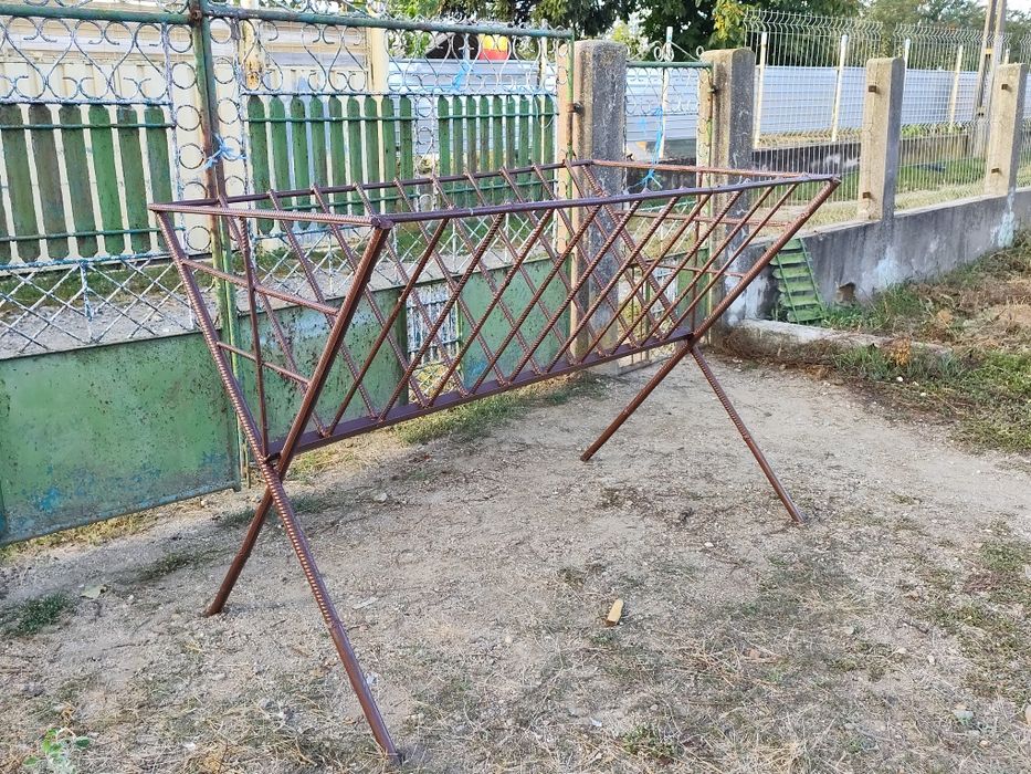 De vânzare iesle pentru capre și oi