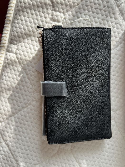 Дамски портфейл Guess